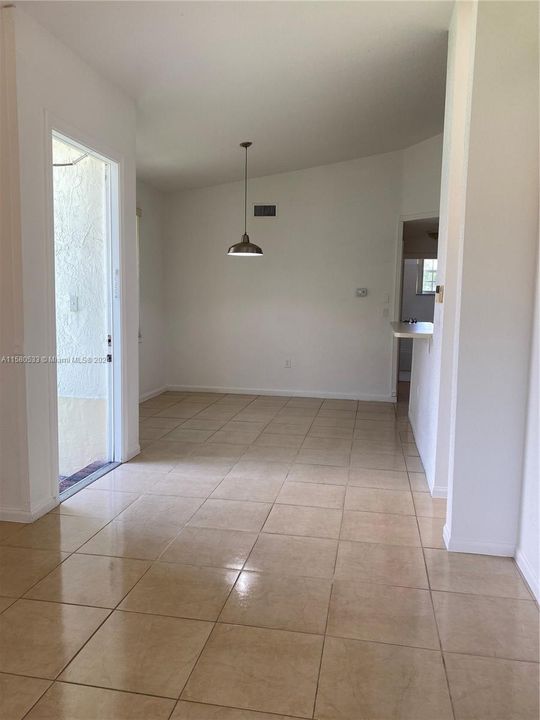 Active With Contract: $2,650 (2 beds, 2 baths, 1005 Square Feet)