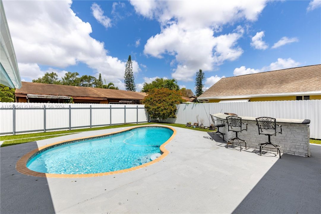 Active With Contract: $3,950 (3 beds, 2 baths, 1791 Square Feet)