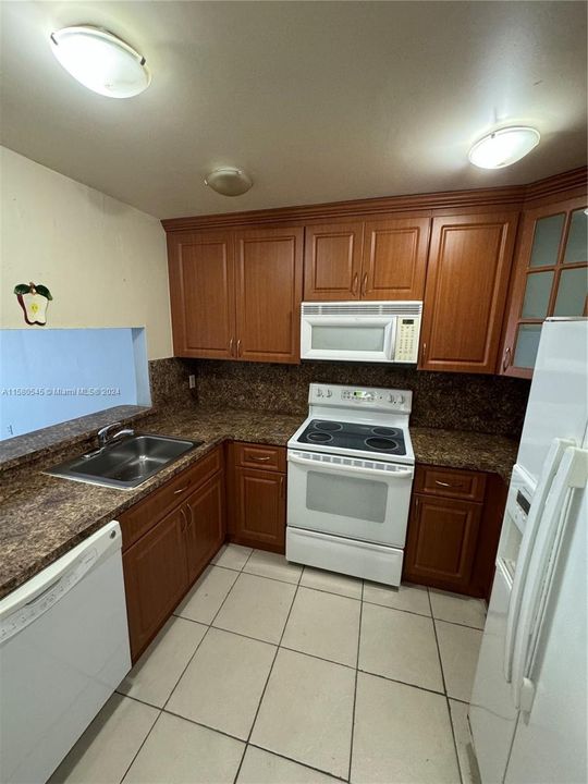 For Rent: $1,900 (1 beds, 1 baths, 777 Square Feet)