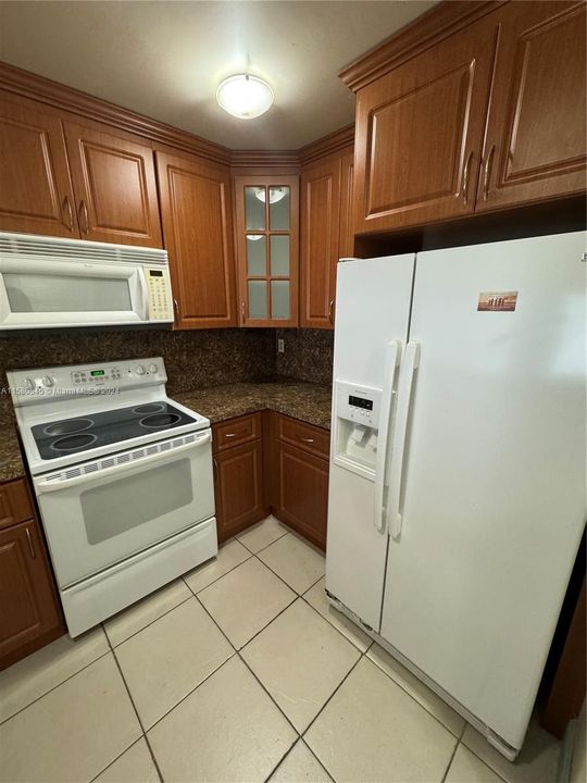 For Rent: $1,900 (1 beds, 1 baths, 777 Square Feet)