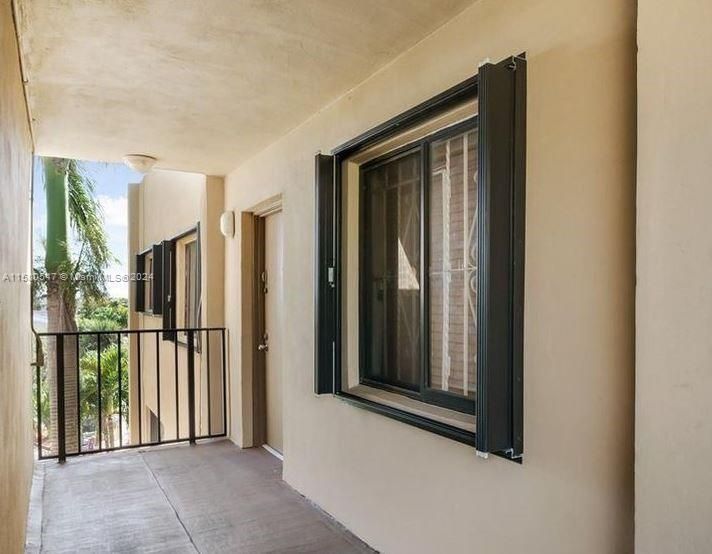 Active With Contract: $2,550 (3 beds, 2 baths, 1099 Square Feet)