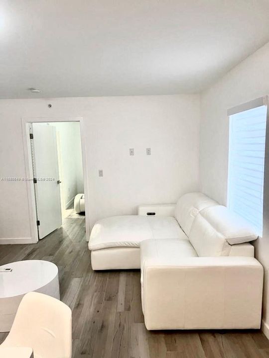 For Rent: $2,950 (1 beds, 1 baths, 588 Square Feet)