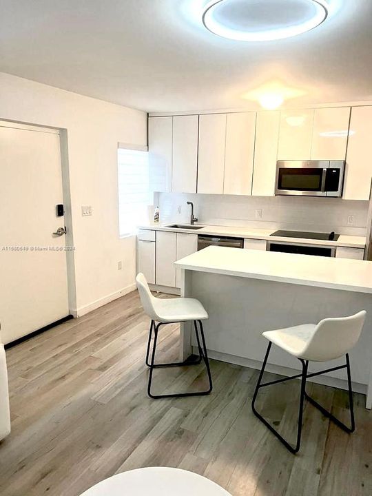 For Rent: $3,200 (1 beds, 1 baths, 588 Square Feet)
