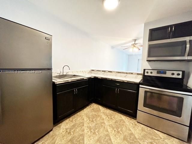 For Rent: $1,750 (1 beds, 2 baths, 740 Square Feet)