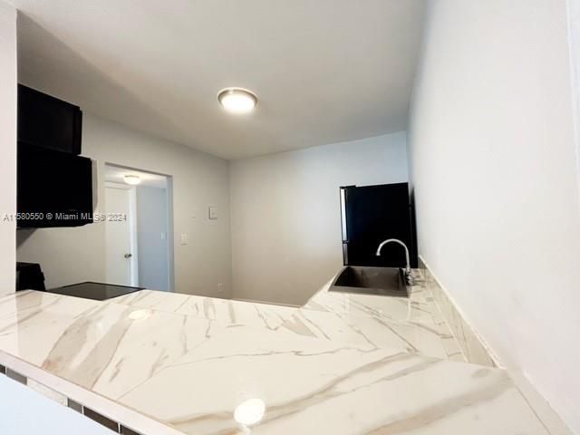 For Rent: $1,750 (1 beds, 2 baths, 740 Square Feet)