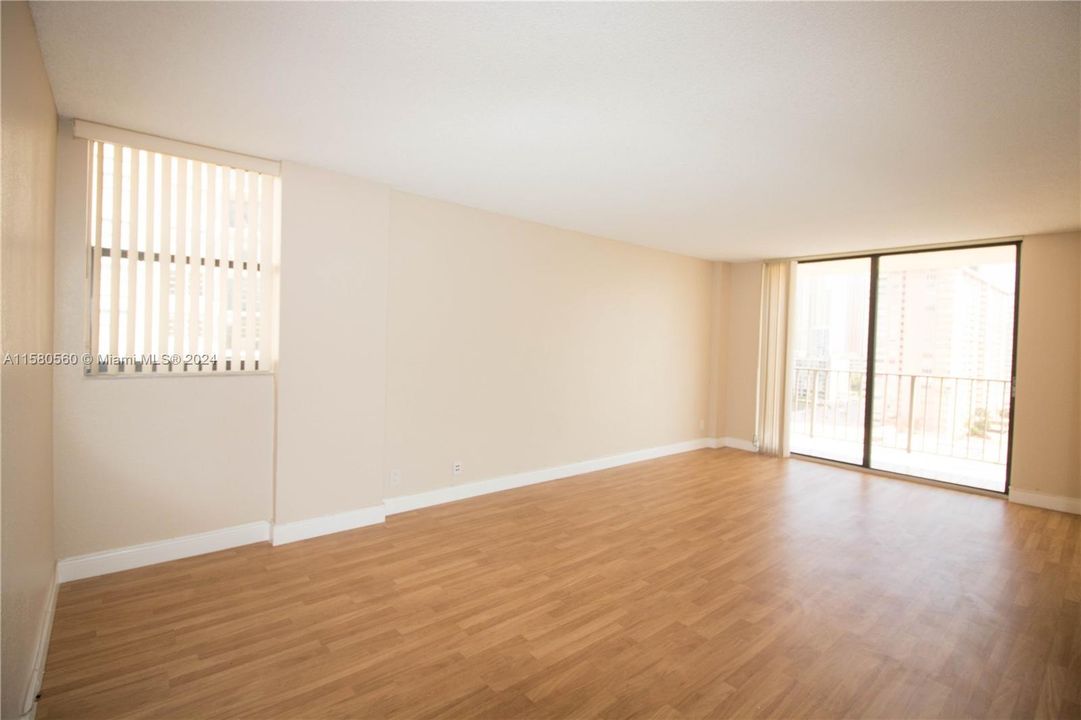 For Sale: $499,000 (2 beds, 2 baths, 1396 Square Feet)