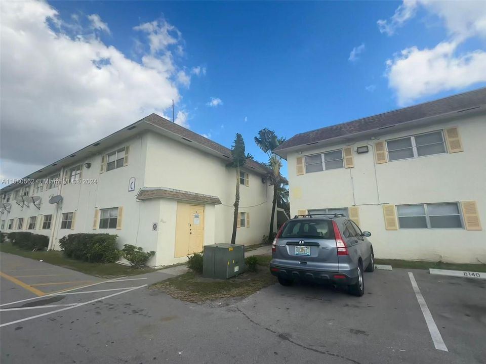 Active With Contract: $126,500 (1 beds, 1 baths, 740 Square Feet)