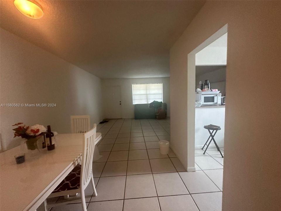 Active With Contract: $126,500 (1 beds, 1 baths, 740 Square Feet)