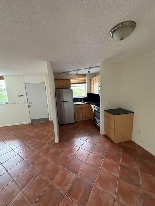 Recently Rented: $1,800 (1 beds, 1 baths, 620 Square Feet)
