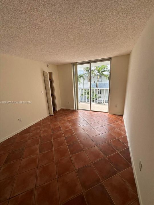 Recently Rented: $1,800 (1 beds, 1 baths, 620 Square Feet)
