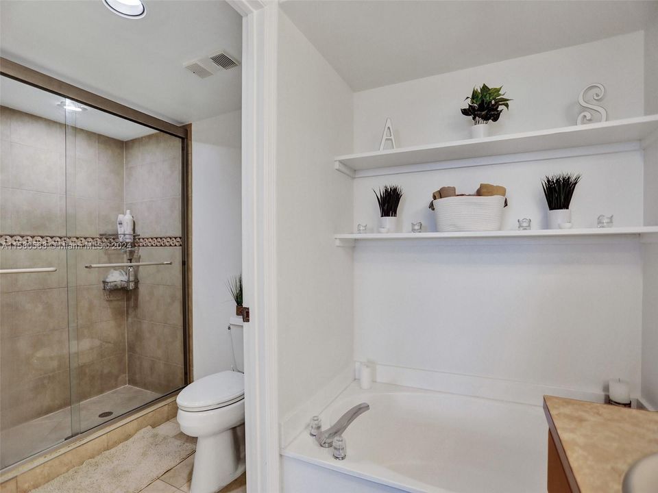 For Sale: $405,000 (2 beds, 2 baths, 1181 Square Feet)