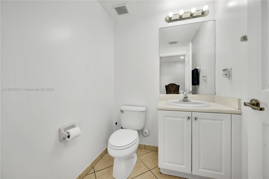 待售: $460,000 (4 贝兹, 3 浴室, 1736 平方英尺)