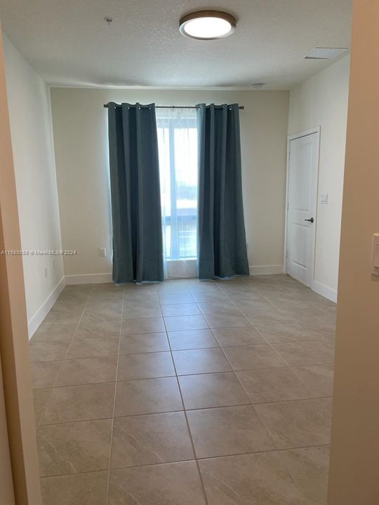 For Rent: $2,750 (1 beds, 1 baths, 738 Square Feet)