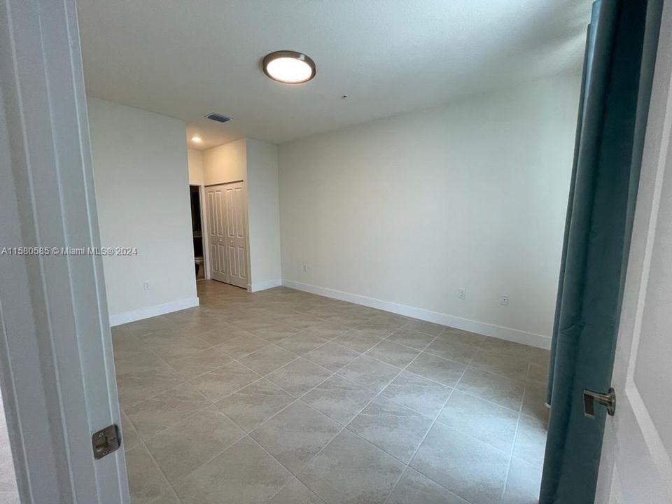 For Rent: $2,750 (1 beds, 1 baths, 738 Square Feet)