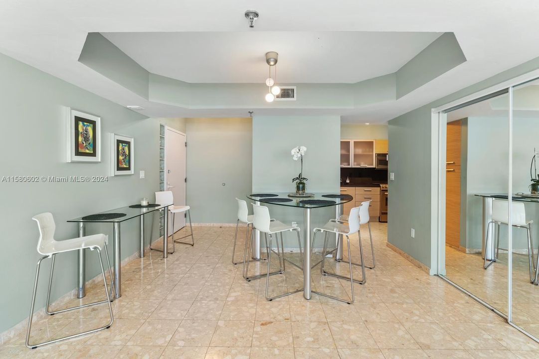 For Sale: $875,000 (2 beds, 2 baths, 1277 Square Feet)