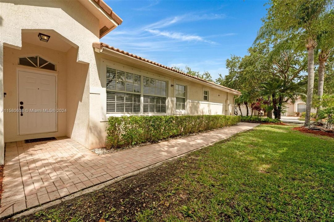 Recently Sold: $640,000 (3 beds, 2 baths, 1633 Square Feet)
