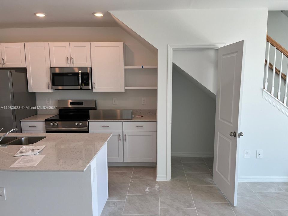 For Rent: $2,099 (3 beds, 2 baths, 0 Square Feet)