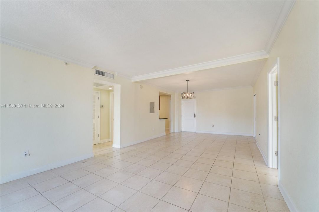 Active With Contract: $2,700 (2 beds, 2 baths, 1287 Square Feet)