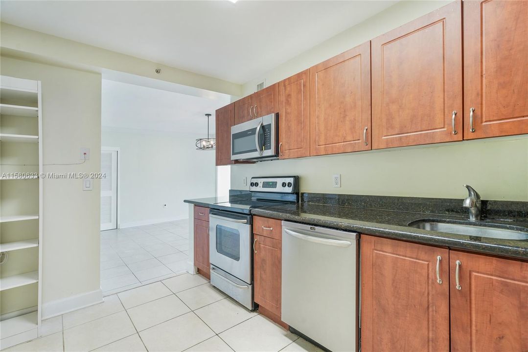 Active With Contract: $2,700 (2 beds, 2 baths, 1287 Square Feet)