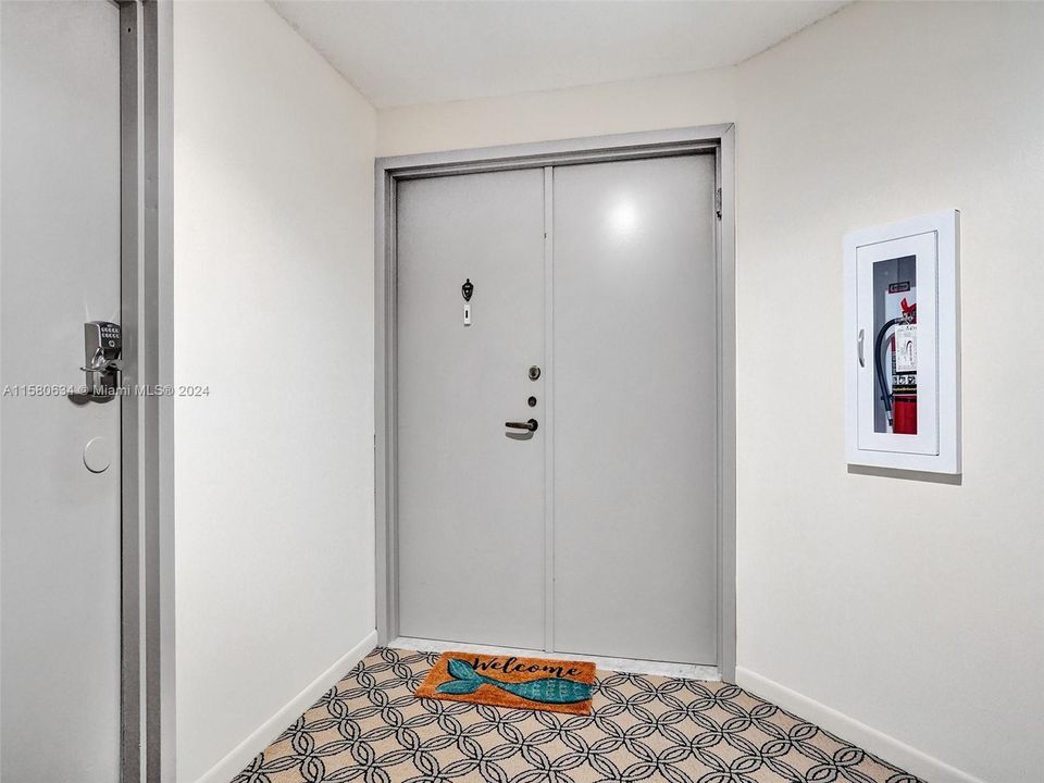 待售: $360,000 (3 贝兹, 2 浴室, 1972 平方英尺)