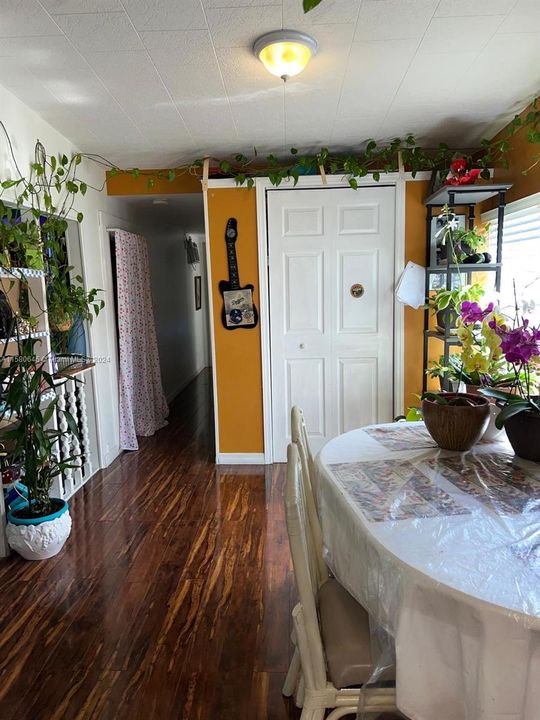 For Sale: $48,000 (2 beds, 1 baths, 1058 Square Feet)