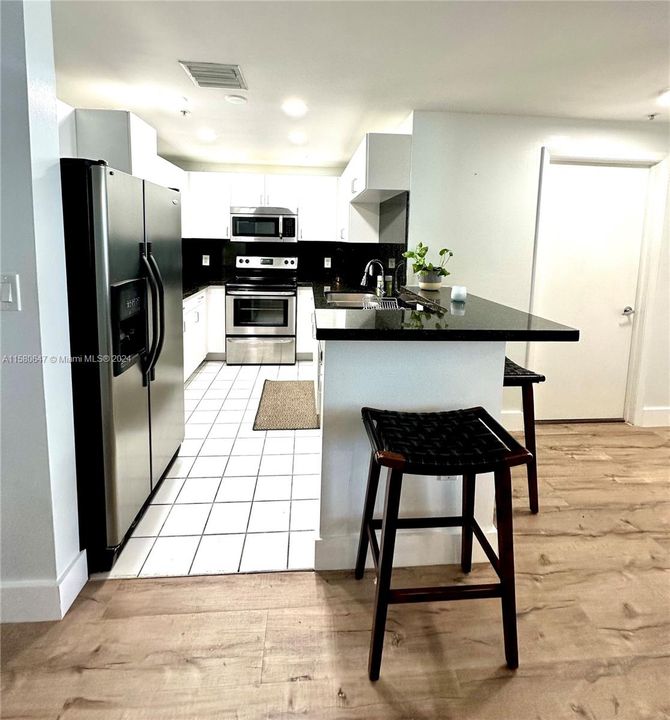 Recently Rented: $3,300 (2 beds, 2 baths, 930 Square Feet)