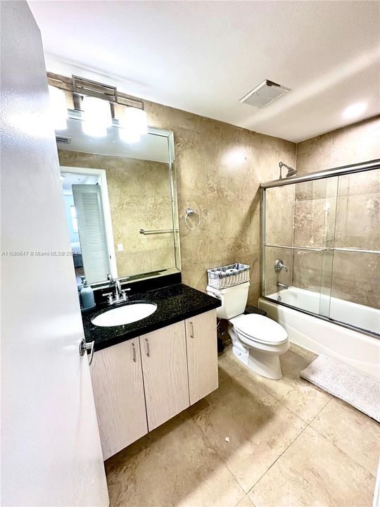 Active With Contract: $3,300 (2 beds, 2 baths, 930 Square Feet)