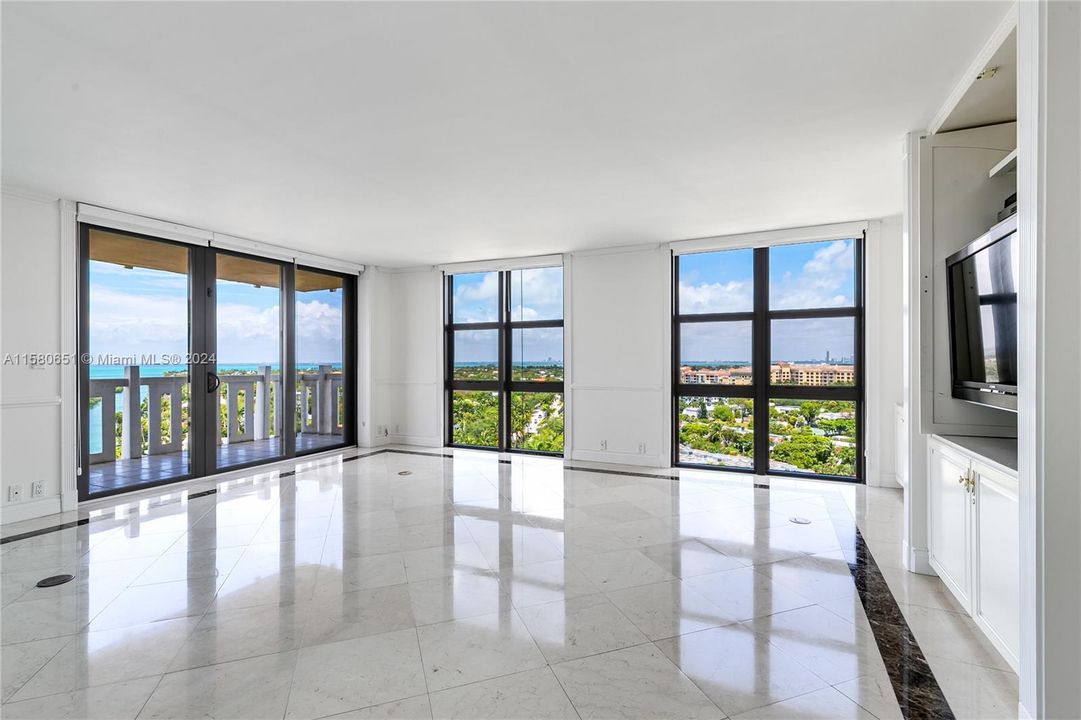 For Sale: $1,825,000 (2 beds, 2 baths, 1782 Square Feet)