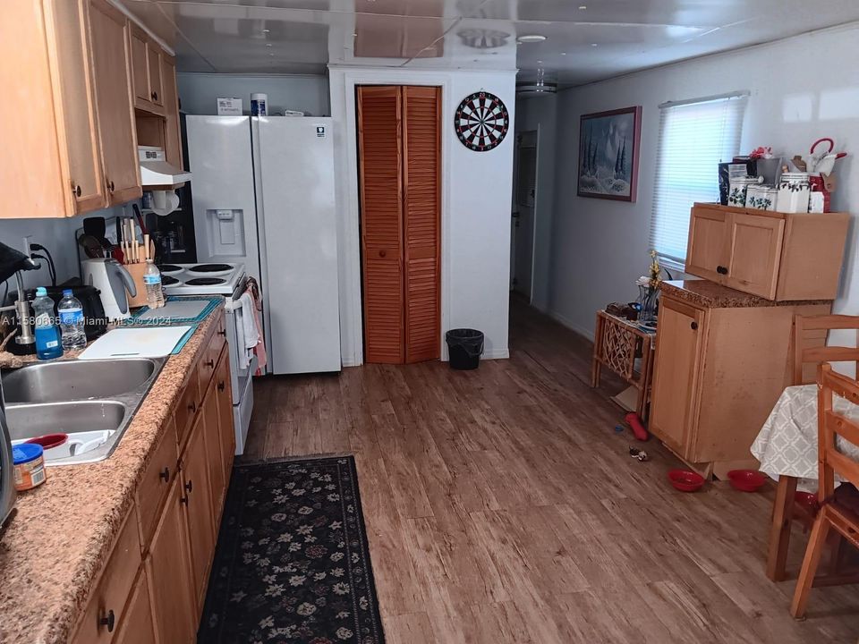 For Sale: $38,000 (1 beds, 1 baths, 1058 Square Feet)