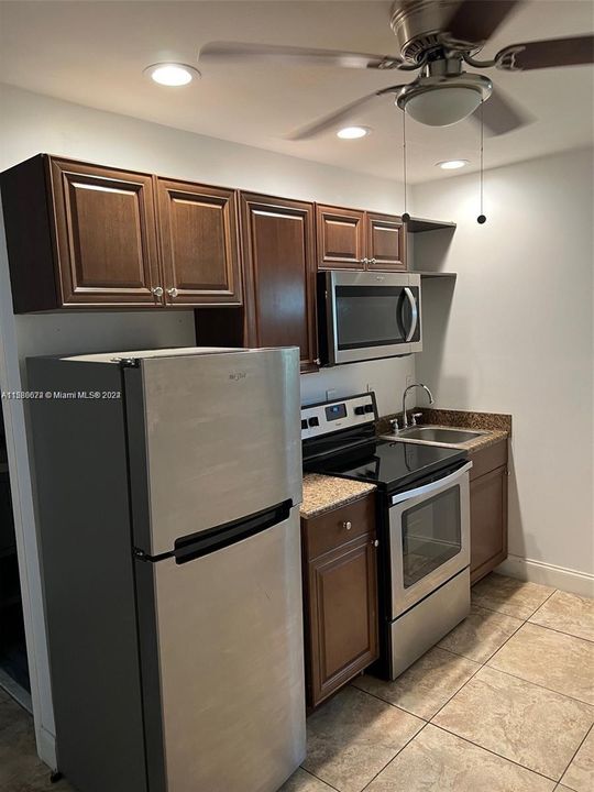 For Rent: $1,400 (1 beds, 1 baths, 350 Square Feet)