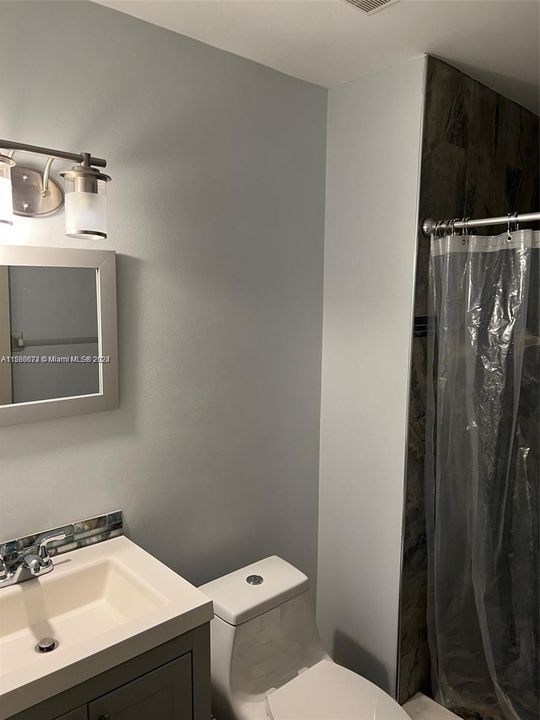 Active With Contract: $1,400 (1 beds, 1 baths, 350 Square Feet)