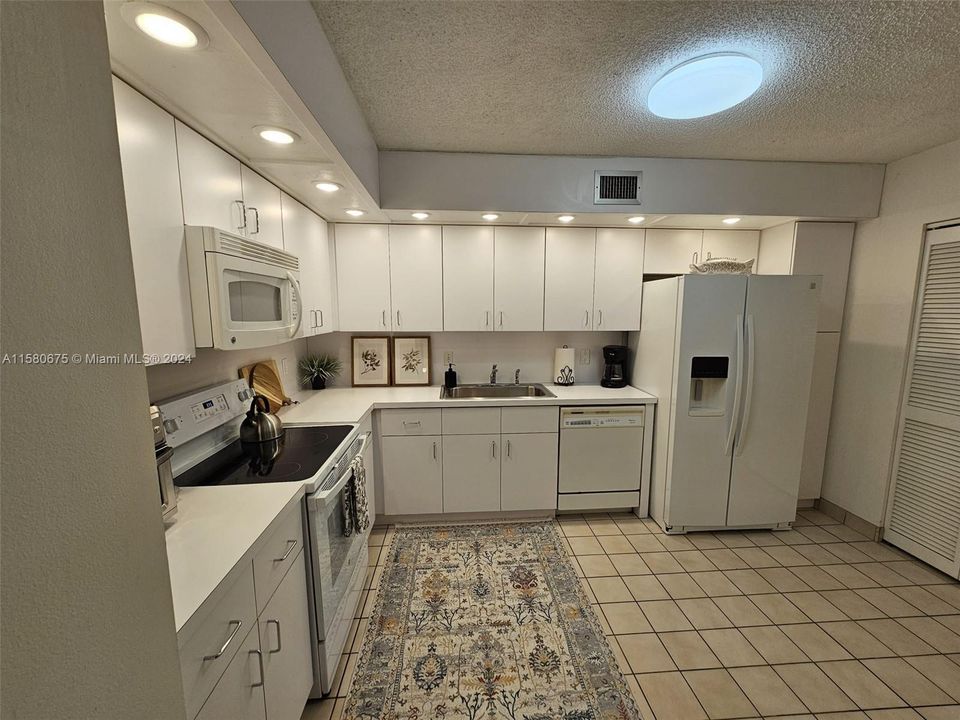 For Sale: $338,770 (2 beds, 2 baths, 1314 Square Feet)