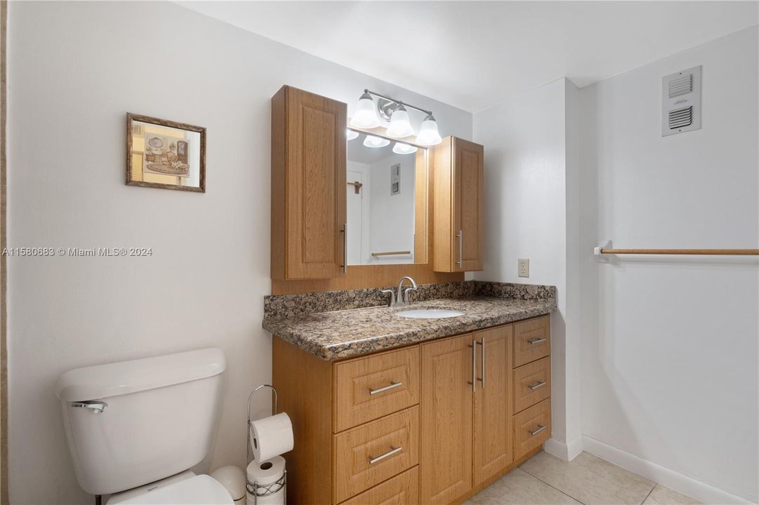 For Sale: $189,000 (2 beds, 1 baths, 920 Square Feet)