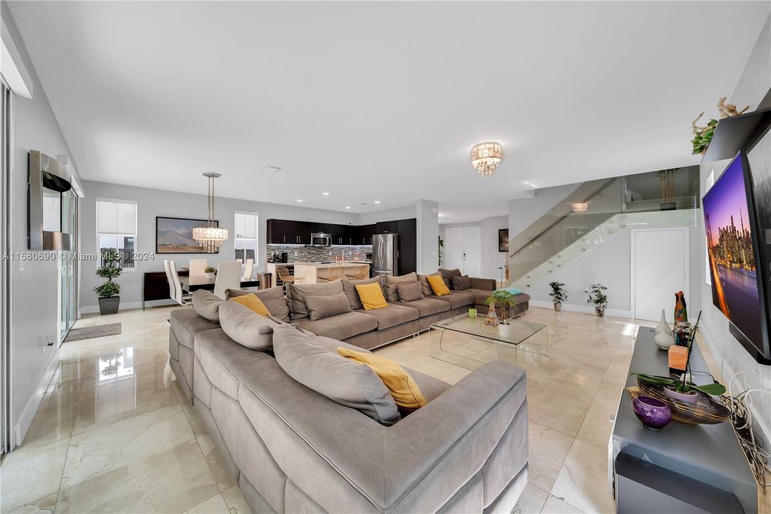 Active With Contract: $950,000 (4 beds, 4 baths, 2890 Square Feet)
