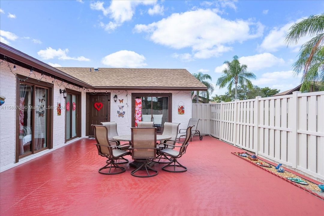 For Sale: $450,000 (3 beds, 3 baths, 1325 Square Feet)