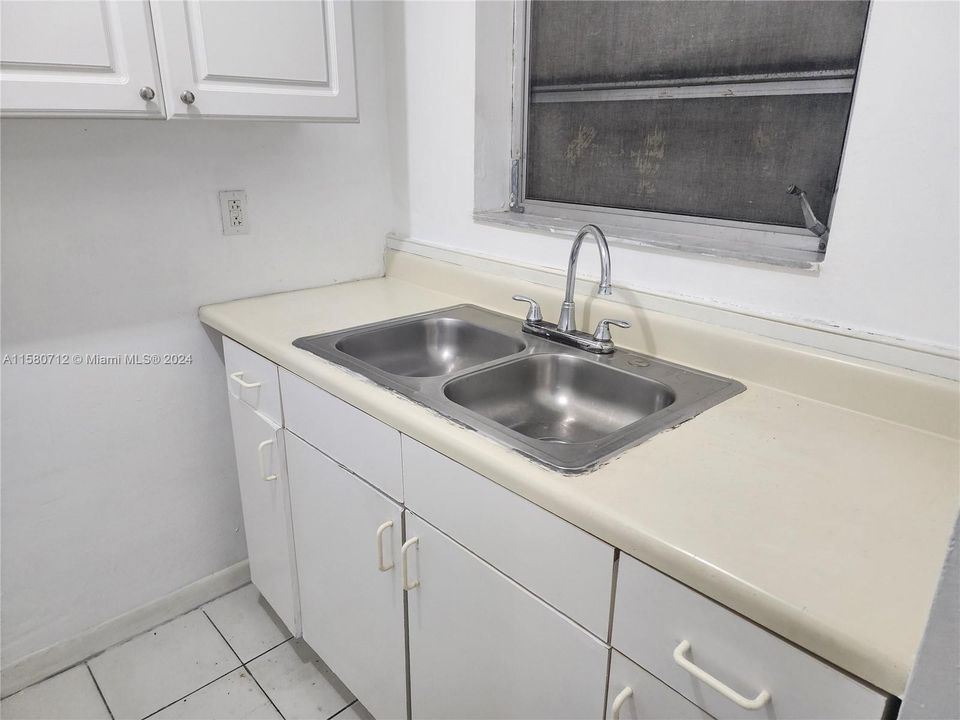 For Rent: $1,750 (1 beds, 1 baths, 435 Square Feet)