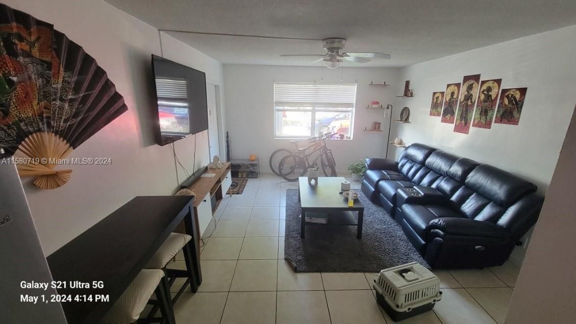 For Sale: $189,000 (1 beds, 1 baths, 640 Square Feet)