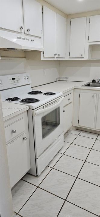 For Rent: $1,750 (1 beds, 1 baths, 825 Square Feet)