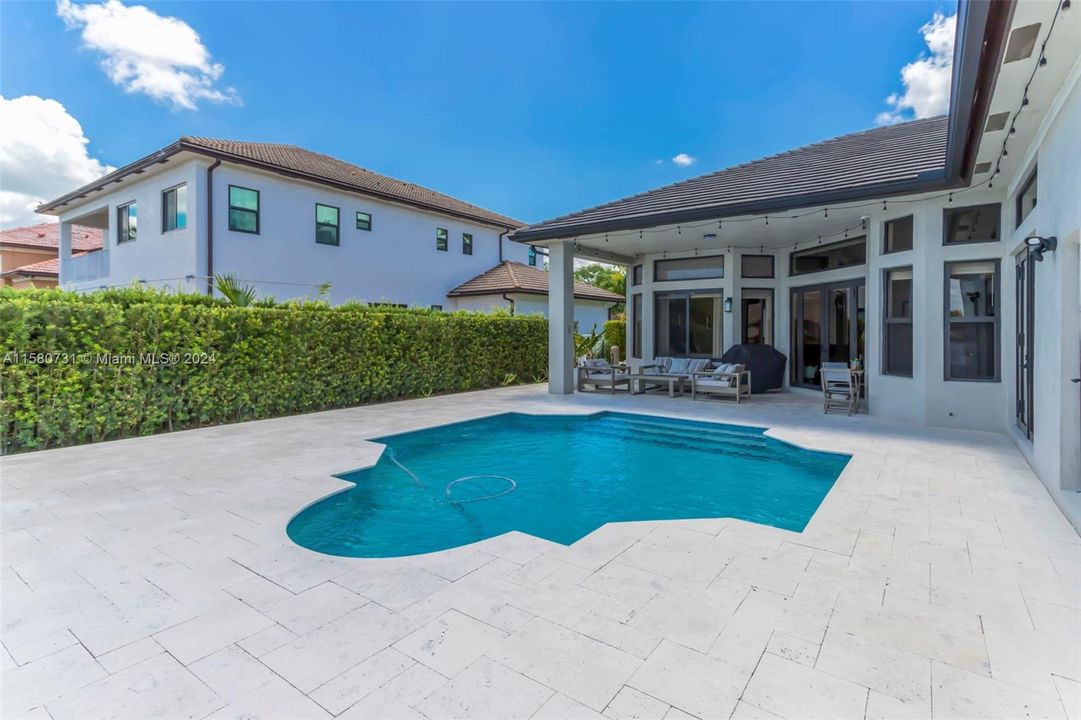 Active With Contract: $1,150,000 (5 beds, 3 baths, 2576 Square Feet)