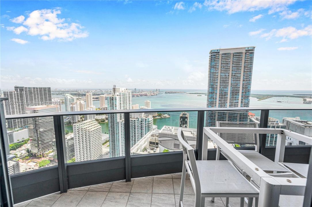 For Sale: $1,950,000 (2 beds, 2 baths, 1236 Square Feet)