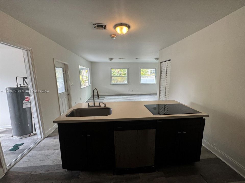 For Rent: $3,000 (3 beds, 2 baths, 900 Square Feet)