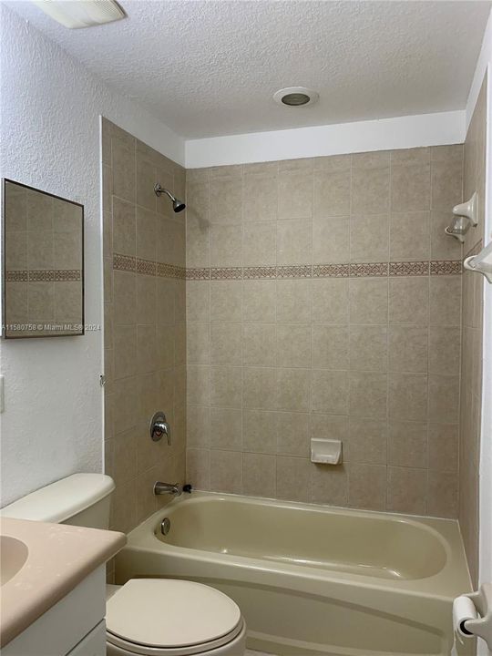 出租: $3,000 (3 贝兹, 2 浴室, 1312 平方英尺)