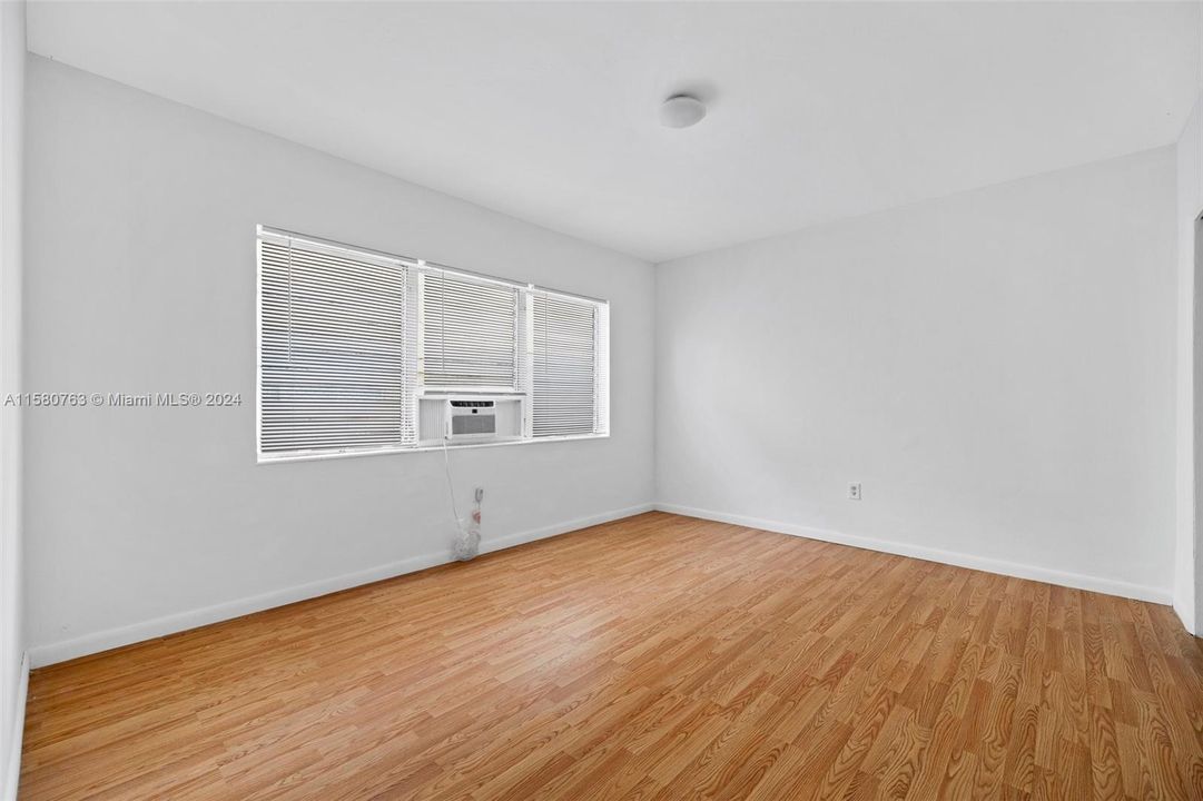 For Rent: $1,749 (1 beds, 1 baths, 857 Square Feet)