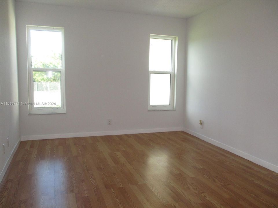 GUEST ROOM WITH TWO WINDOWS