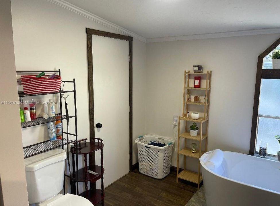 MASTER BATH /WALK IN CLOSET