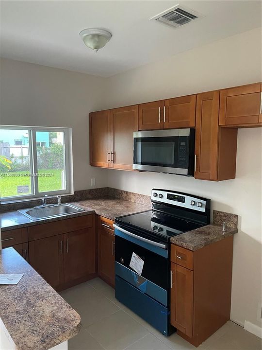 For Rent: $2,400 (2 beds, 1 baths, 2091 Square Feet)