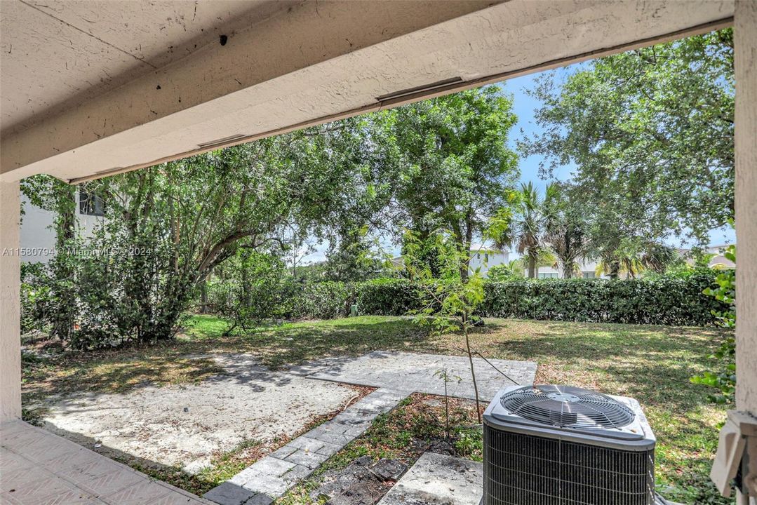 Active With Contract: $2,900 (3 beds, 2 baths, 1700 Square Feet)