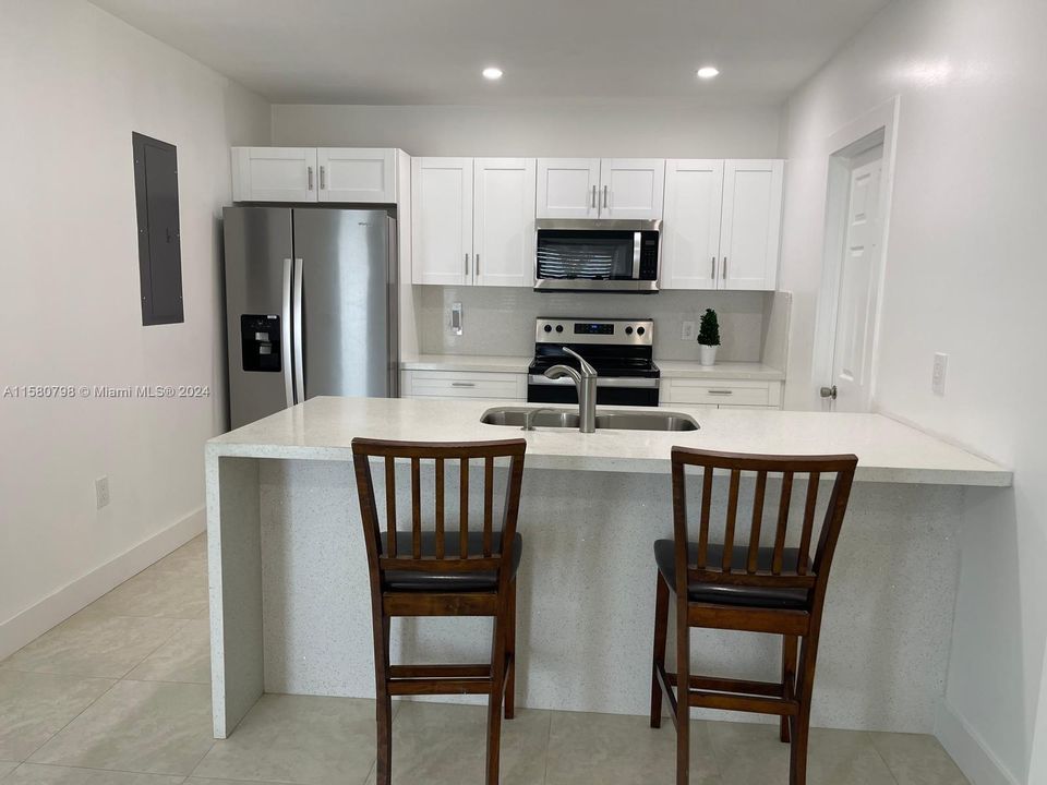 Active With Contract: $2,950 (3 beds, 2 baths, 0 Square Feet)