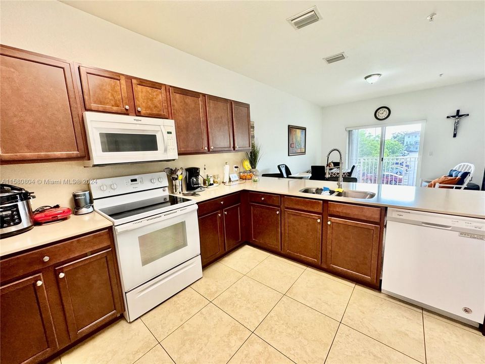 For Rent: $2,950 (3 beds, 2 baths, 1338 Square Feet)