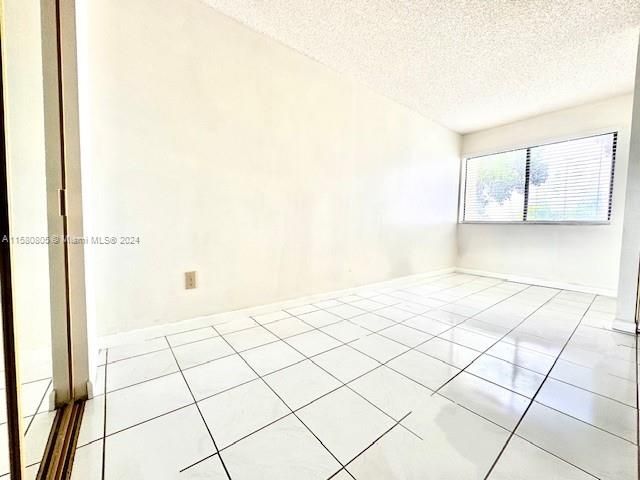 For Rent: $2,300 (2 beds, 2 baths, 816 Square Feet)